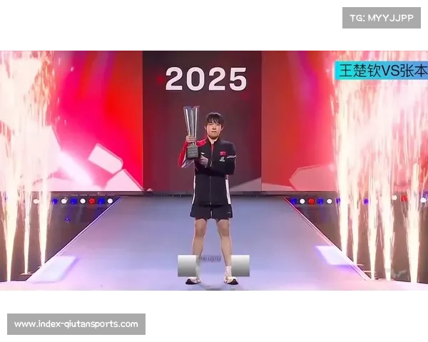 【全球电竞赛事·赛后·结果》颁奖典礼隆重举行，冠军队伍高举奖杯喷洒香槟